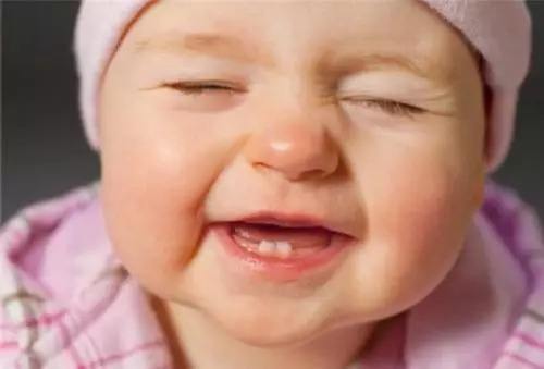 8~9个月宝宝成长发育进程：萌牙